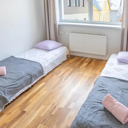 Spacious Family Friendly Apartment, Free Parking