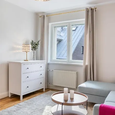Spacious Family Friendly Apartment, Free Parking