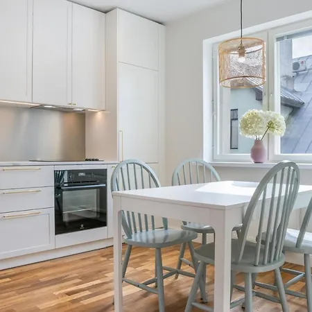 Spacious Family Friendly Apartment, Free Parking *