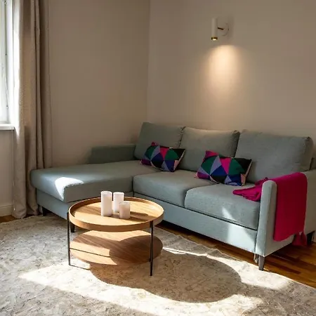 Spacious Family Friendly Apartment, Free Parking Apartmán *