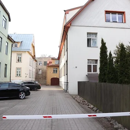 Spacious Family Friendly Apartment, Free Parking Apartmán
